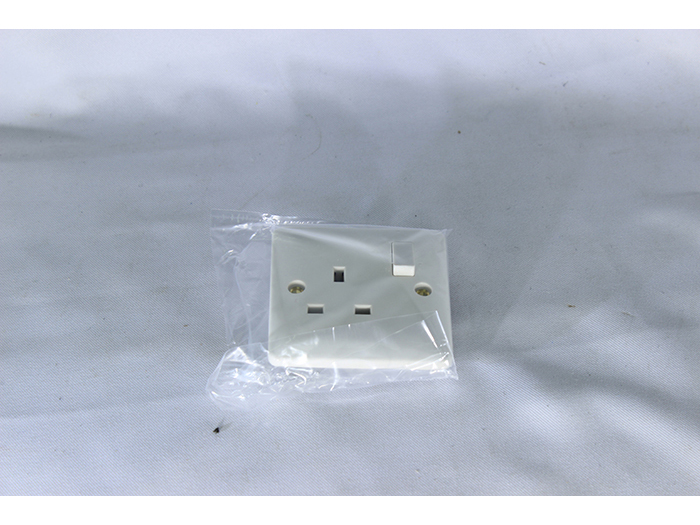 white-1-gang-plug-socket-13a-indoor-use
