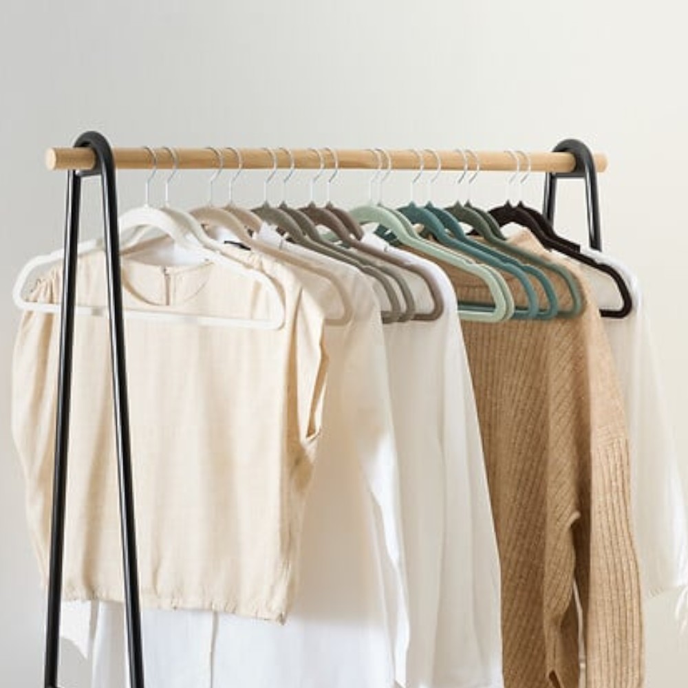 5five-hang’up-velvet-clothes-hangers-set-of-20-assorted-colours-45cm