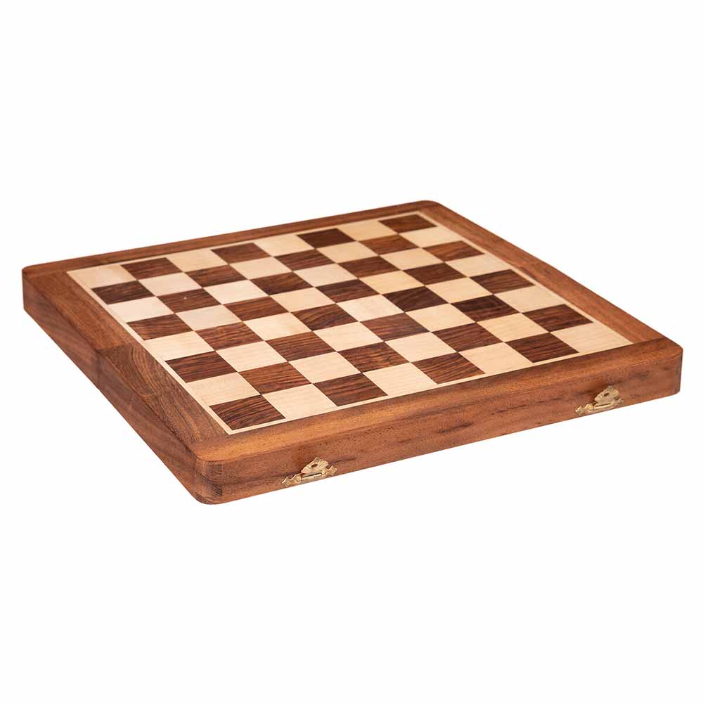 atmosphera-laney-wood-chess-set
