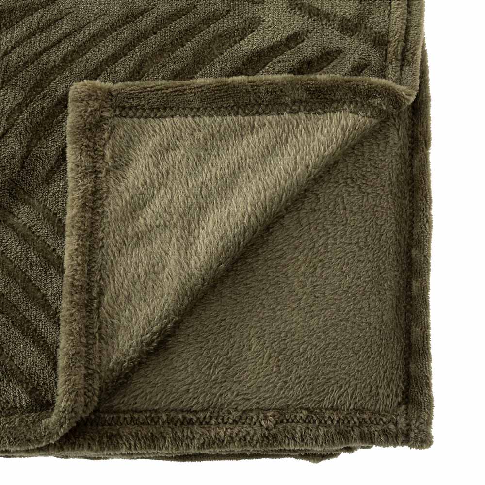 atmosphera-zoa-brushed-polyester-blanket-khaki-green-125cm-x-150cm