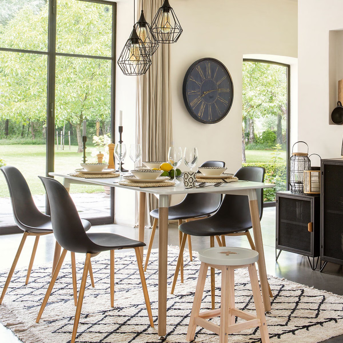 atmosphera-taho-chair-with-metal-legs-and-black-pp-shell