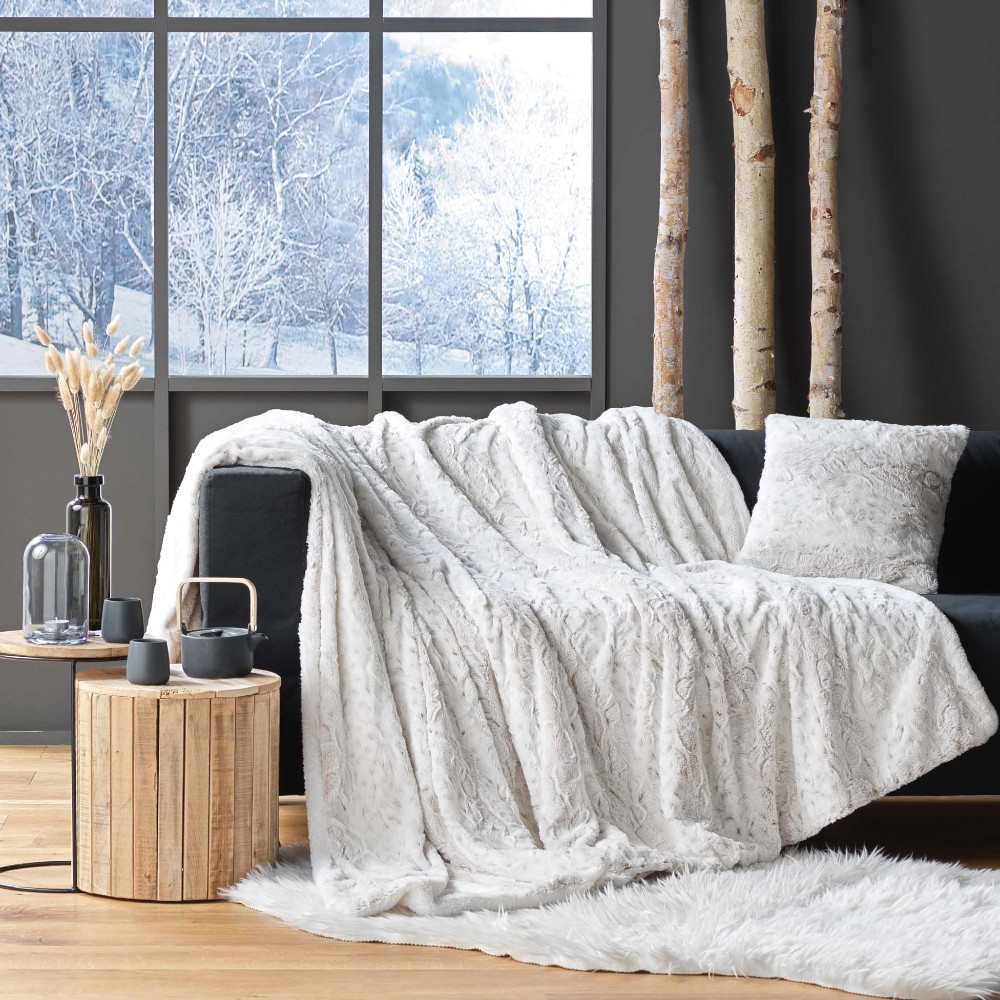 decorative-cushion-zip-faux-fur-polyester-alaska-beige-and-white-45-cm-x-45-cm