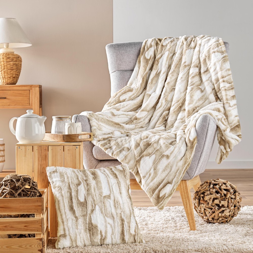 decorative-cushion-zip-faux-fur-polyester-cheyenne-beige-and-white-45-cm-x-45-cm