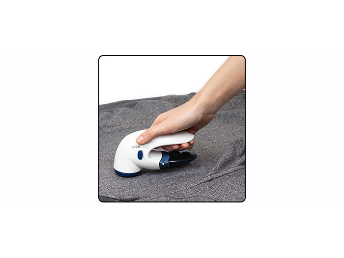 clatronic-ergonomic-handle-battery-operated-lint-shaver-white-blue