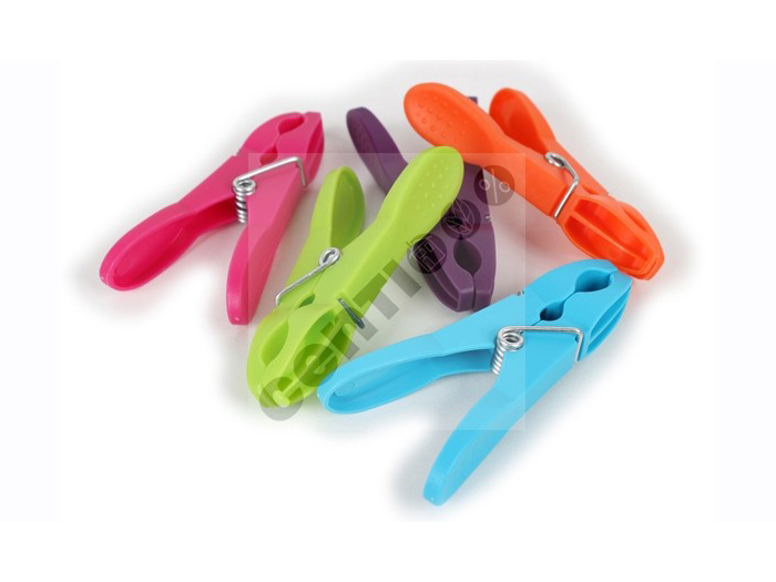 clothes-pegs-in-basket-multi-colour-set-of-30-pieces