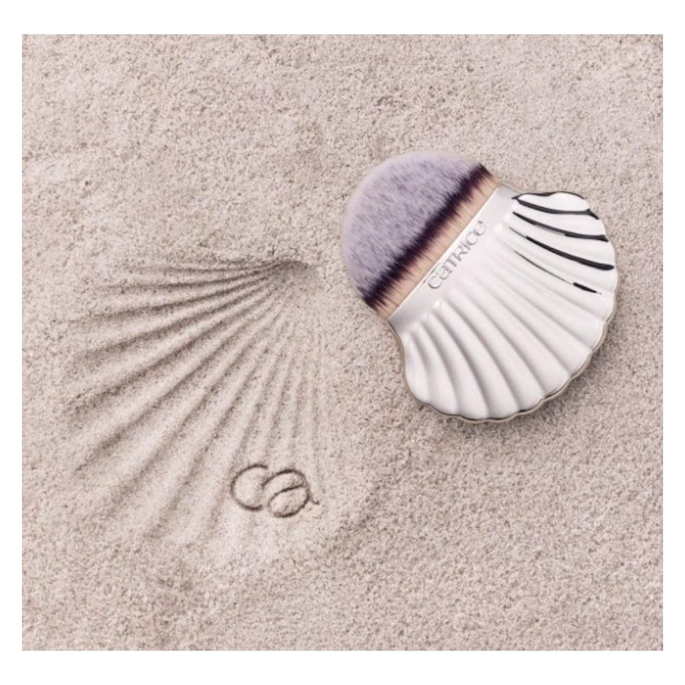 catrice-seashell-stories-seashell-face-body-brush-c01