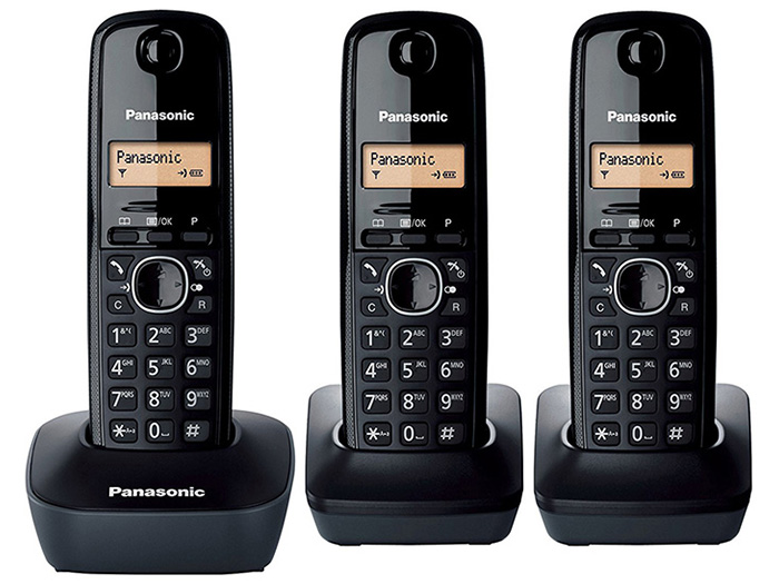 panasonic-black-digital-cordless-phone-with-3-handsets