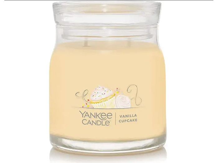 yankee-candle-signature-medium-candle-jar-vanilla-cupcake-411g