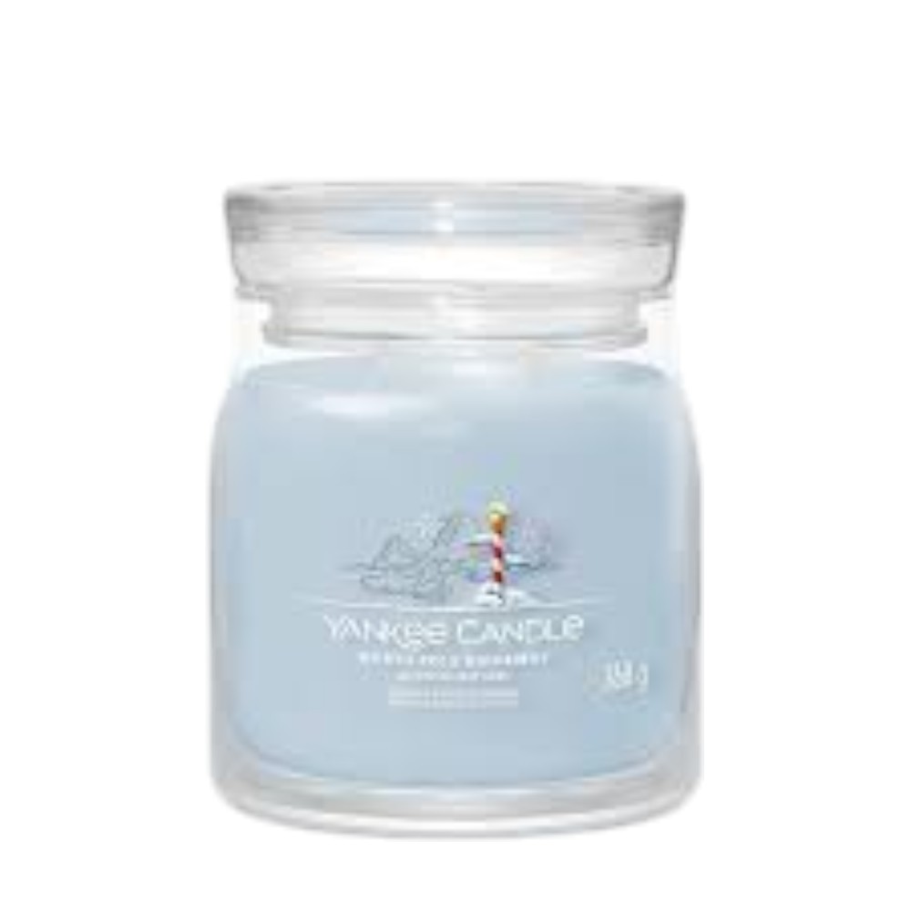 yankee-candles-signature-north-pole-hideaway-medium-jar-candle