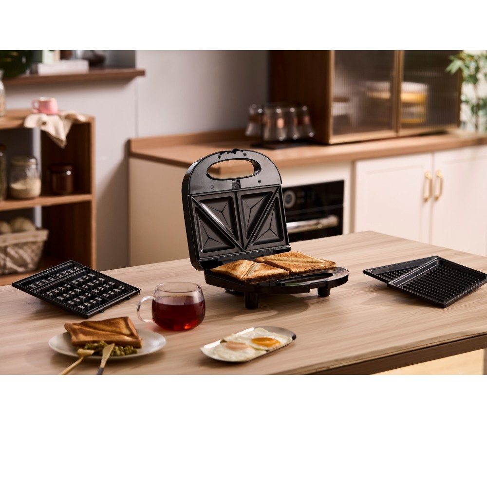 morphy-richards-sandwich-maker-black