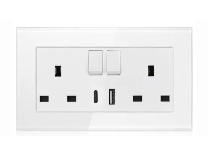double-socket-with-usb-a-type-c-ports-white