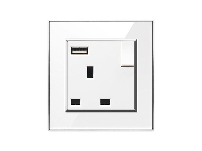 socket-with-usb-chrome-glass-1-gang-white-8cm-x-8cm