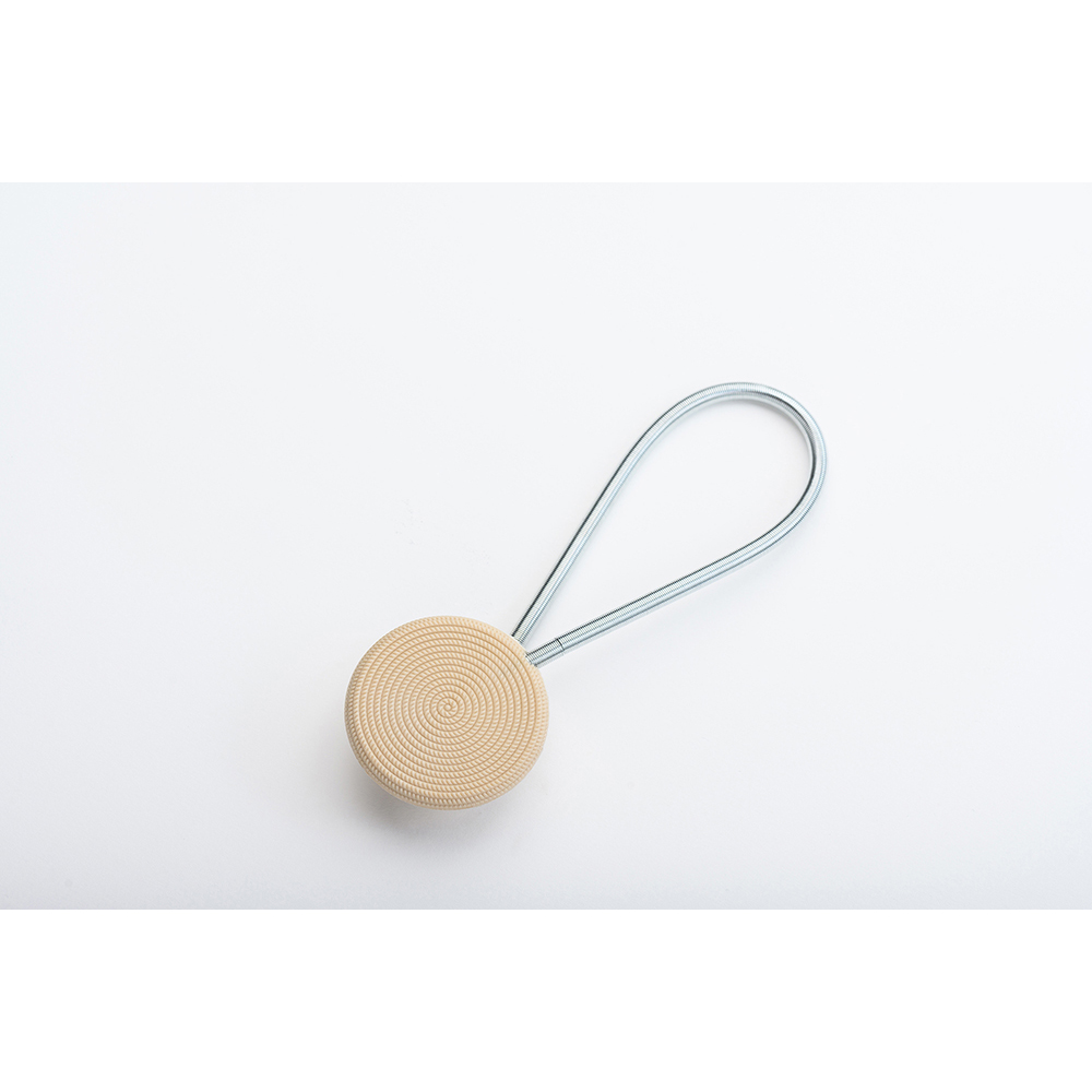 zephyr-magnetic-metal-curtain-clip-with-wire-beige
