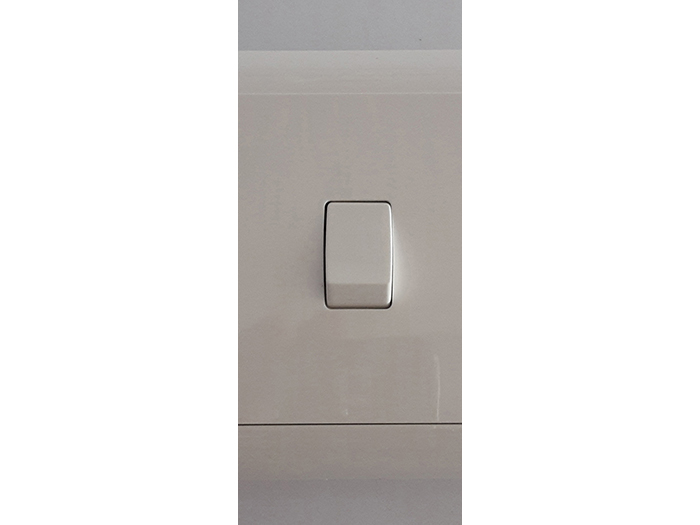 taili-1-gang-2-way-switch-white