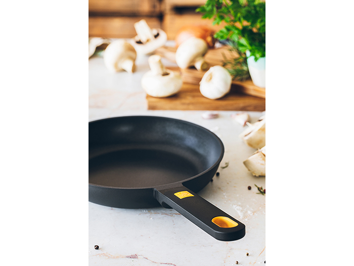 monix-daily-pro-cast-aluminum-non-stick-frying-pan-black-18cm