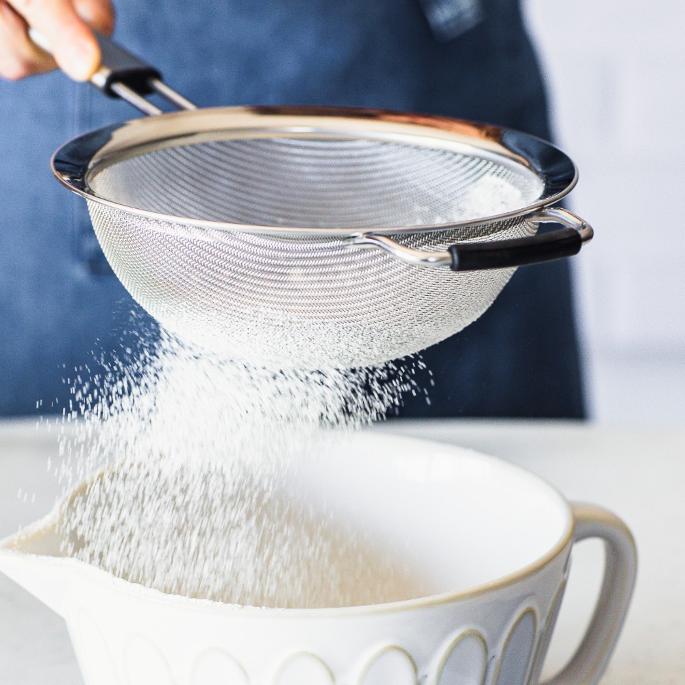 fine-mesh-kitchen-stainer-with-handle-19cm