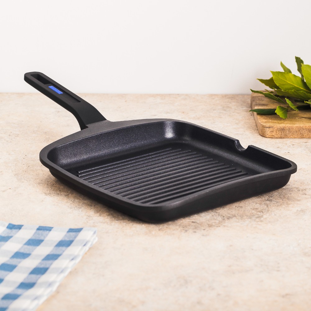 monix-solid-pro-ribbed-grill-28cm