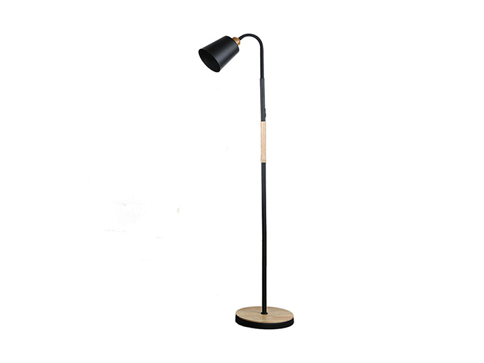 floor-lamp-with-wooden-round-base-and-black-metal-shade-e27