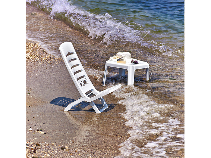 plastic-reclining-folding-sand-beach-chair-3-assorted-colours