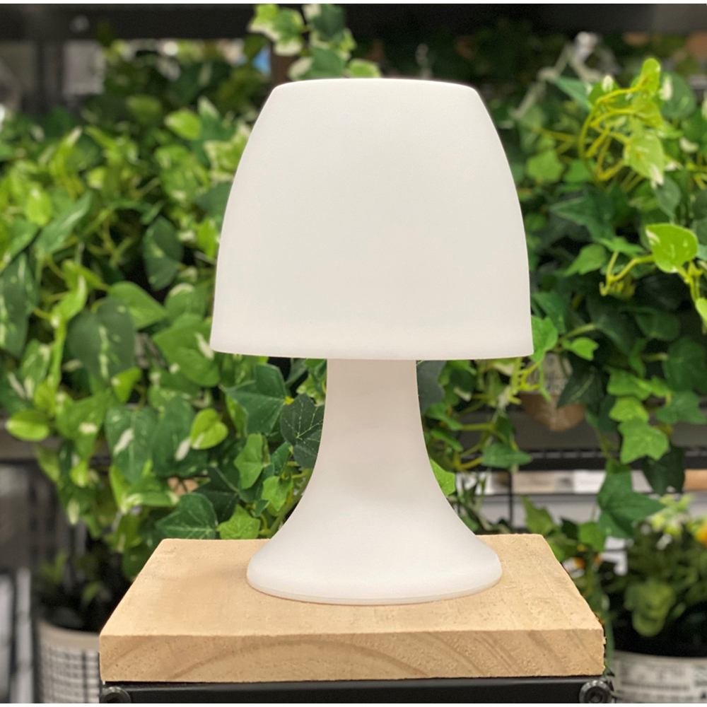 outdoor-led-colour-changing-table-lamp