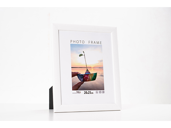 art-op-2003-photo-frame-in-white-20cm-x-25cm