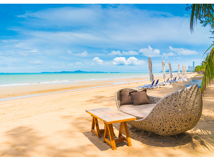 outdoor-sofa-on-beach-design-print-canvas-80-x-60-x-3-cm