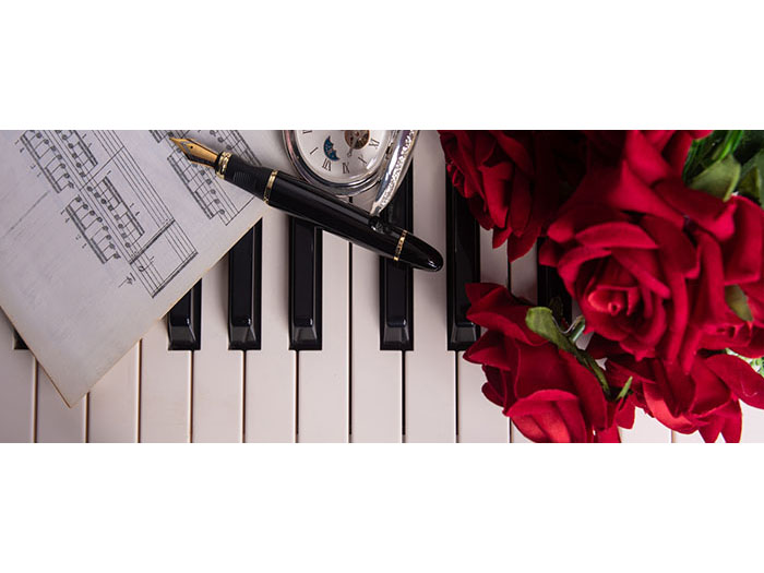 piano-and-red-roses-design-print-canvas-110-x-38-x-3-cm