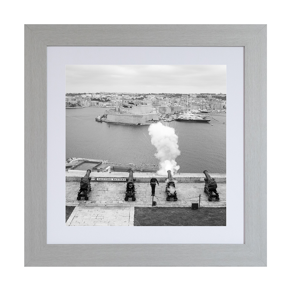 art-piatta-mdf-frame-with-passepartout-silver-upper-barakka-50cm-x-50cm-x-5cm