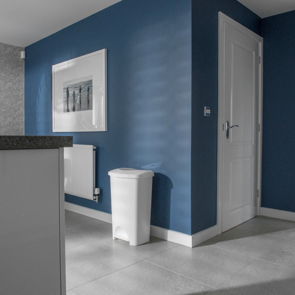 waste-bin-lid-pedal-white-50-l